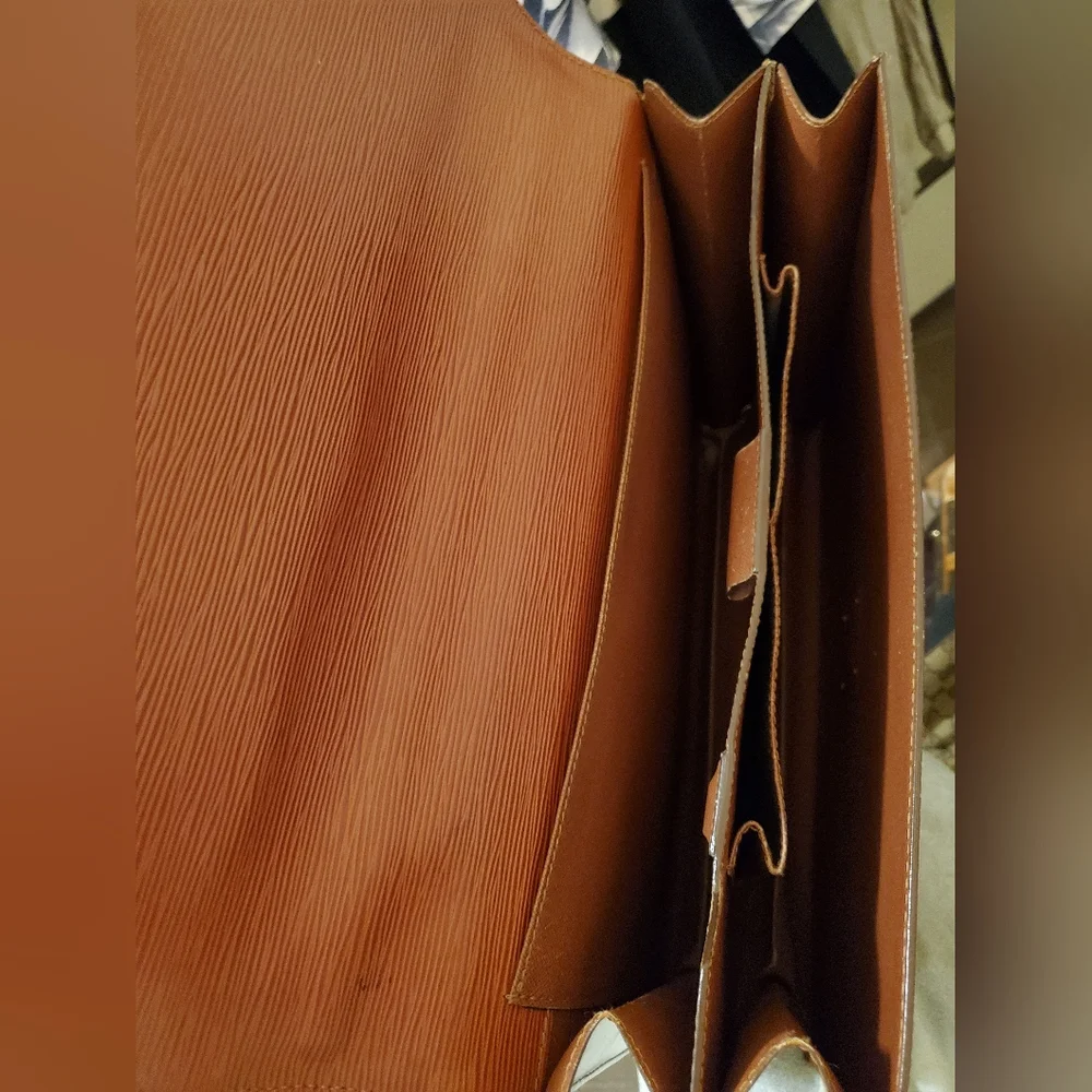Authentic Louis Vuitton honey brown Epi leather large briefcase